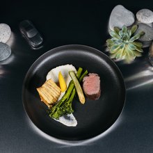 Fleischgericht mit Beilagen