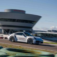 Porsche 911 auf der Rundstrecke