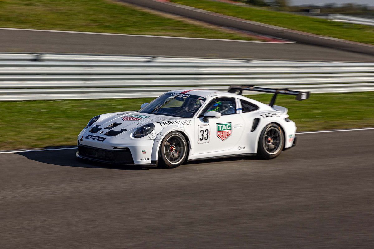 Porsche Cup Fahrzeug auf der Rundstrecke