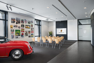 Classic Lounge - Bestuhlung Reihe: bis zu 60 Personen Classic Lounge - Bestuhlung Reihe: bis zu 60 Personen