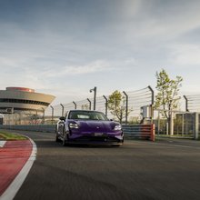 Taycan auf Rundstrecke