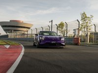 Taycan auf Rundstrecke