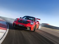 Ein Porsche GT3 RS auf der Rundstrecke des Porsche Experience Center Leipzig.
