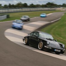 Porsche Oldtimer im Karussell der Rundstrecke