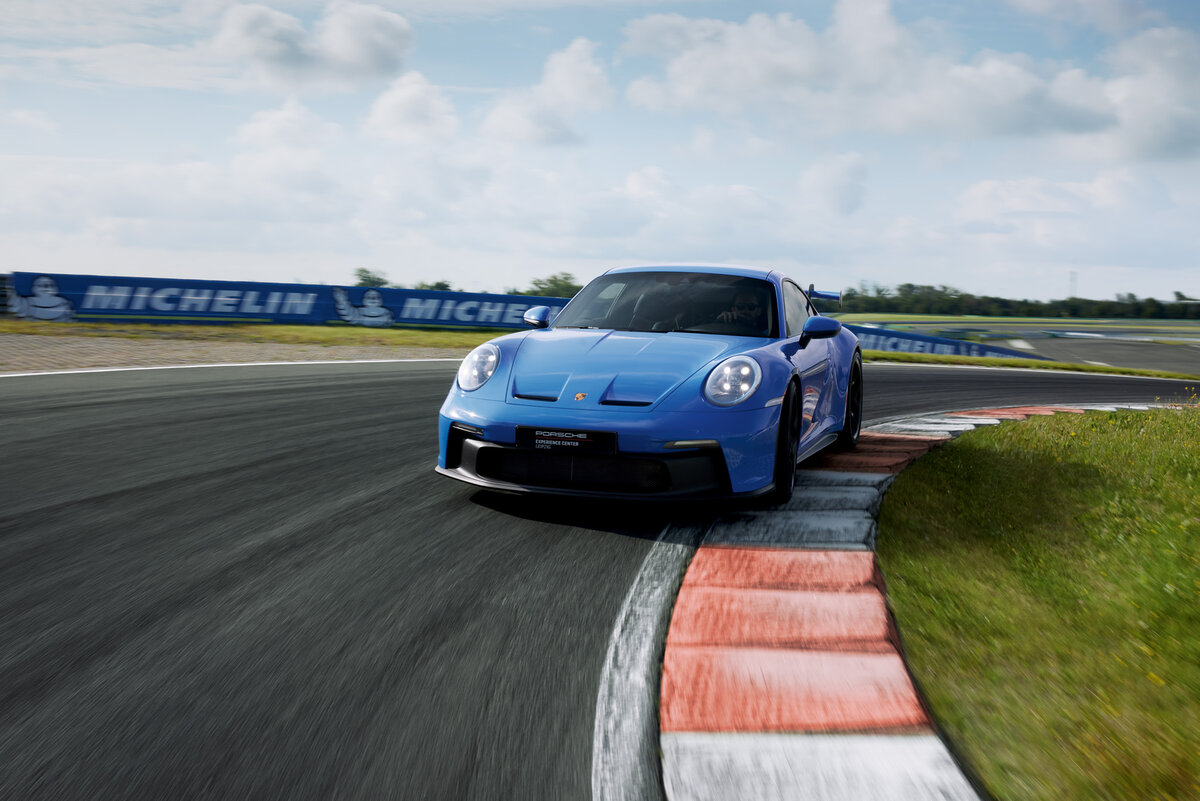 Ein Porsche 911 auf der Rheinstrecke