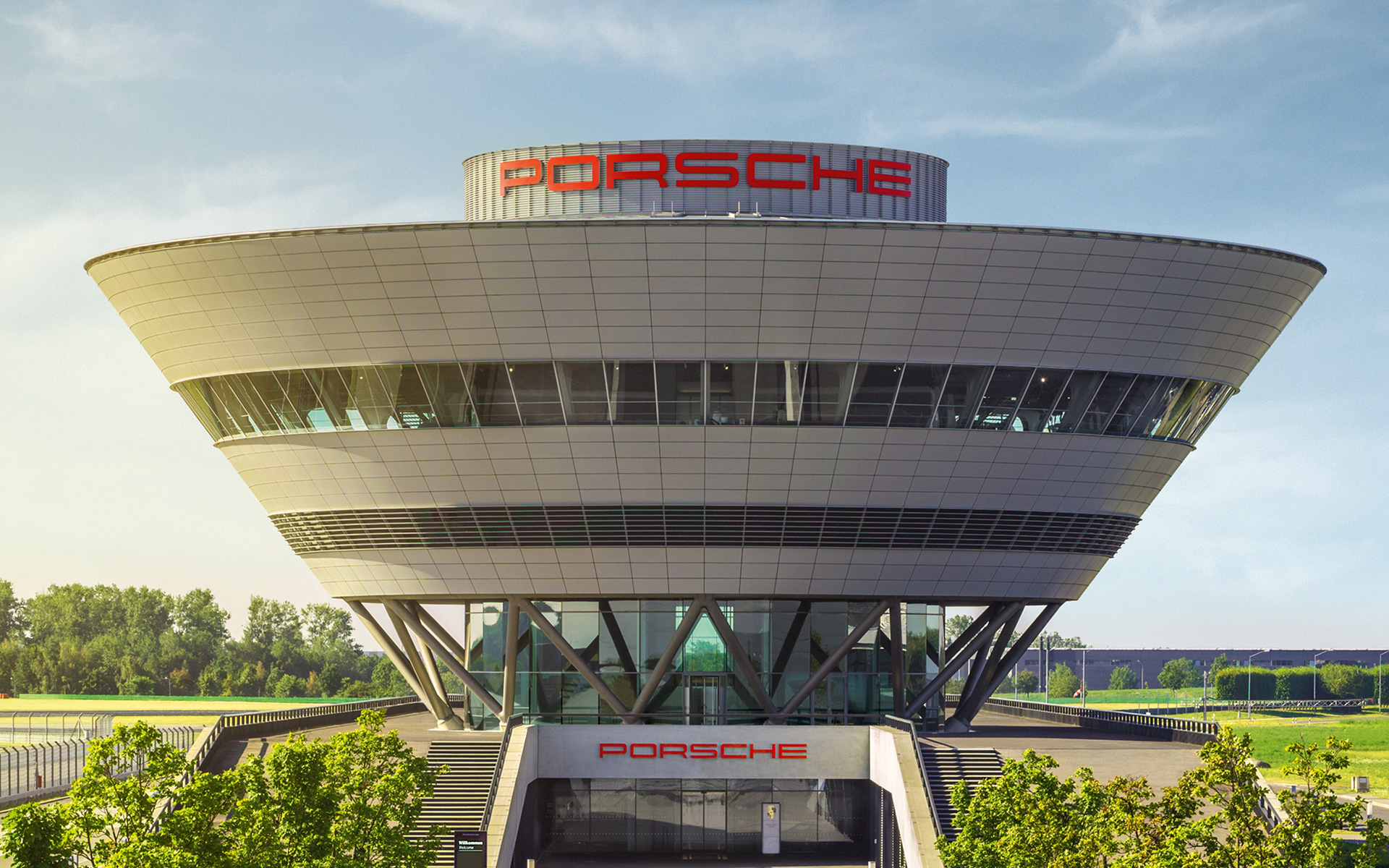 Customer Centre Porsche Leipzig GmbH